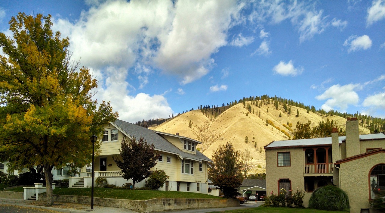 cashmere washington wenatchee valley blue sky free photo