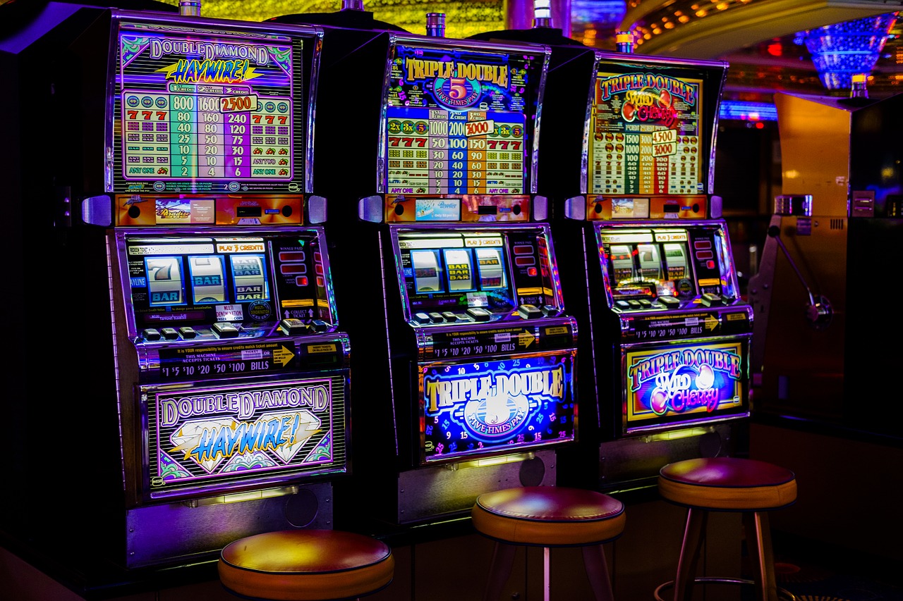 casino  arcade  slot machines free photo