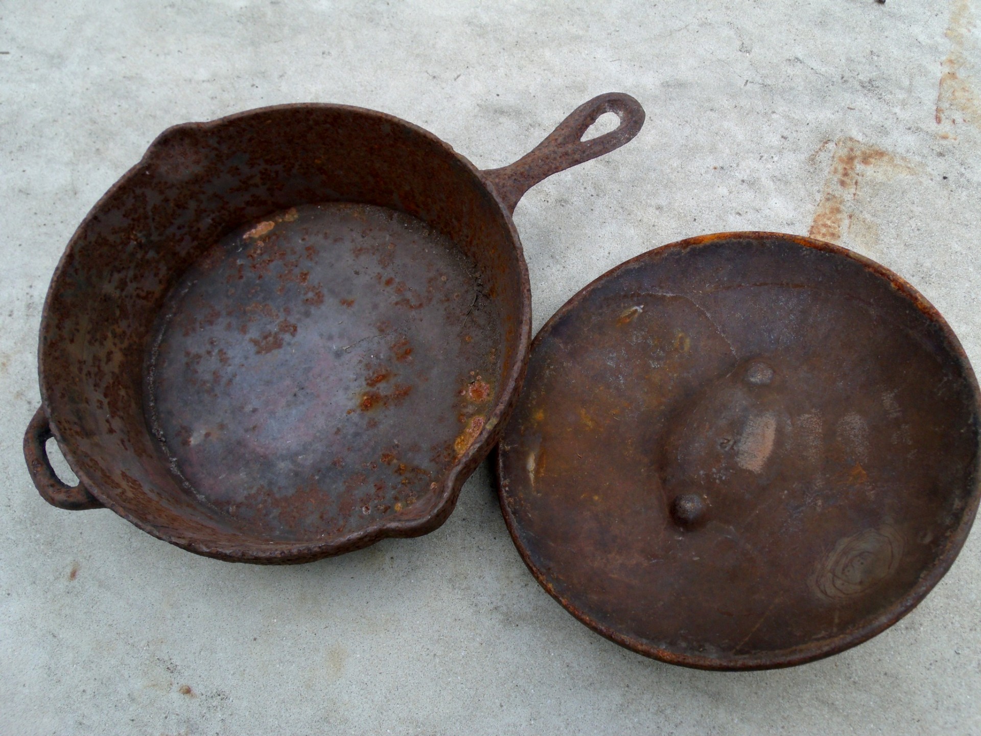 rusty rusted cast iron skillet lid free photo