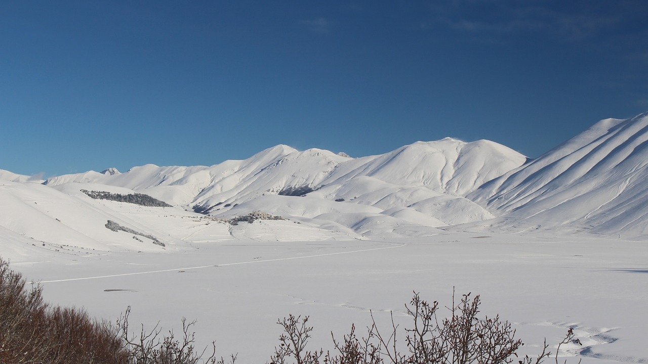 castelluccio mountains snow free photo