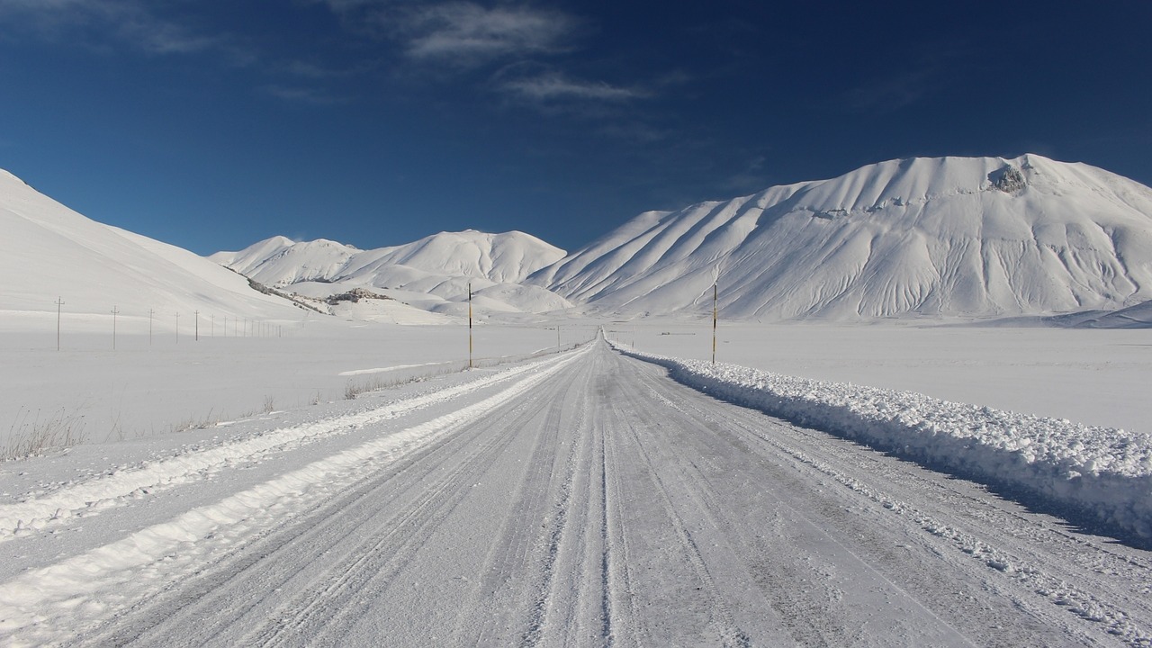 castelluccio mountains snow free photo