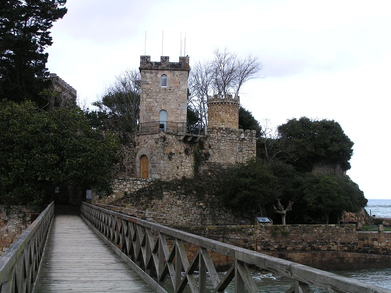 castillo mar galicia free photo