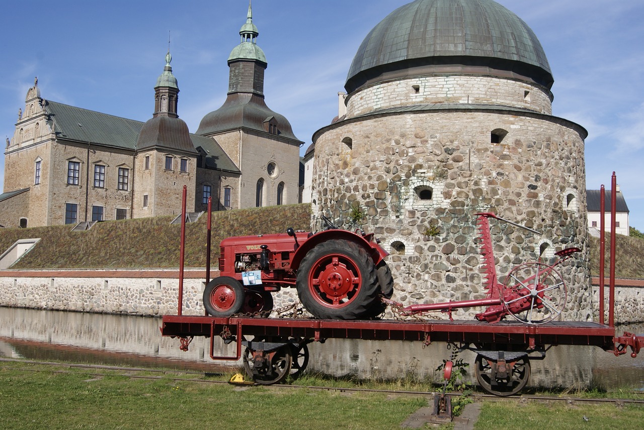 castle antique tractor free photo
