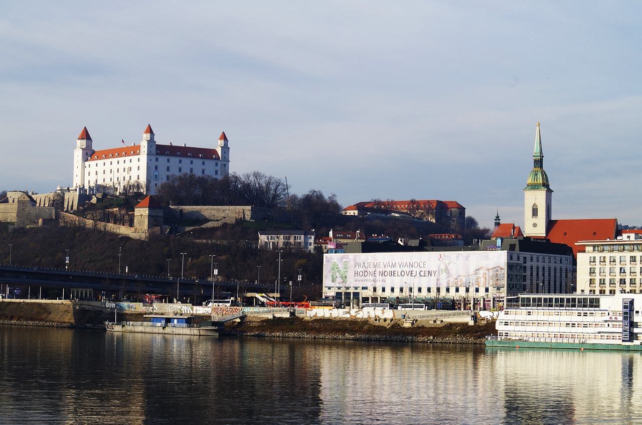 castle bratislava slovakia free photo