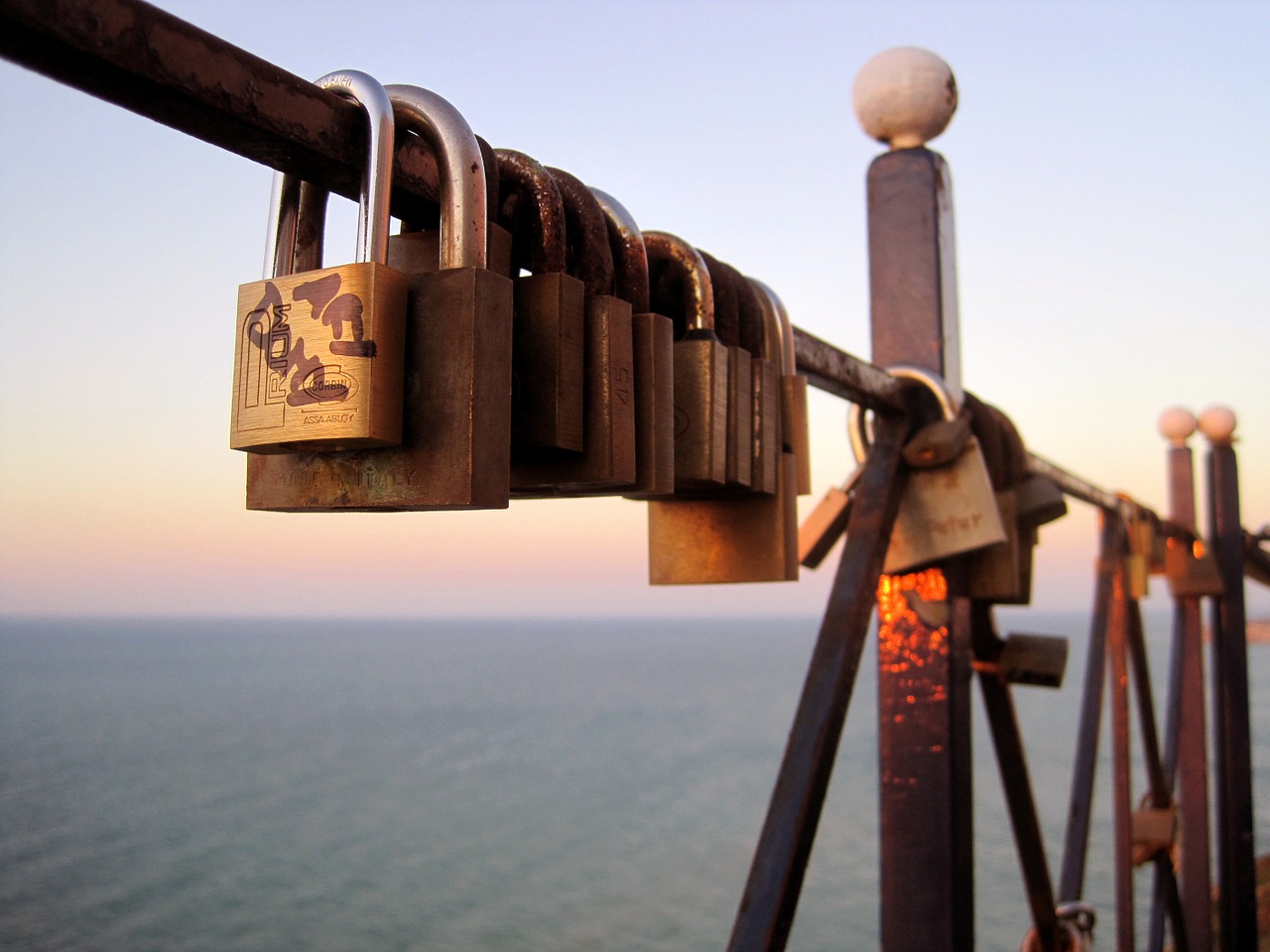 castle love padlock free photo