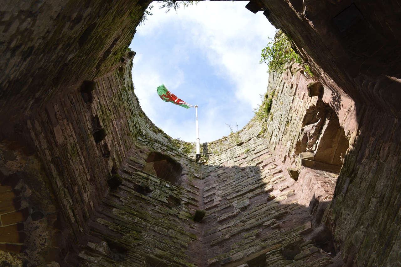 castle wales flag free photo