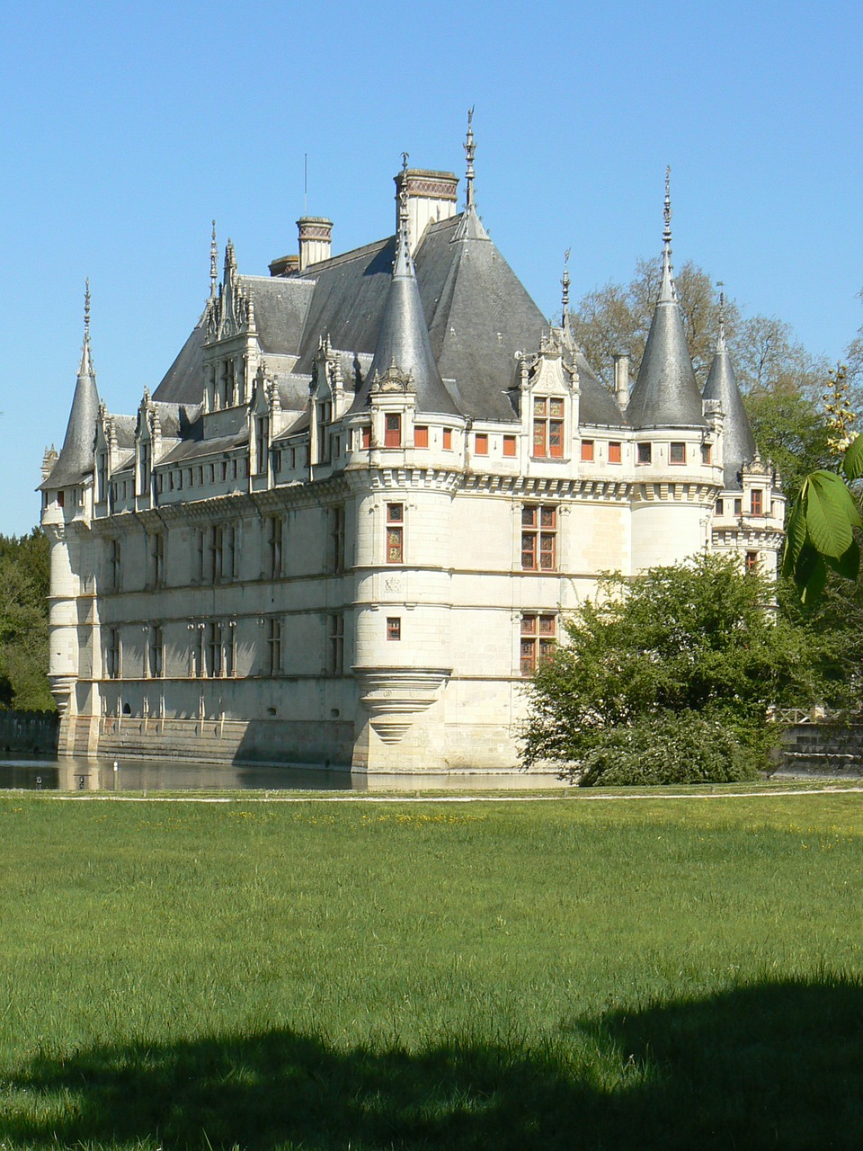 castle azay curtain châteaux de la loire free photo
