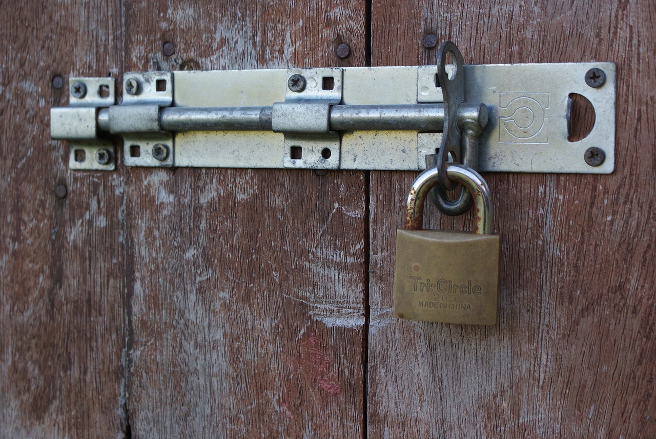 castle the door metal free photo