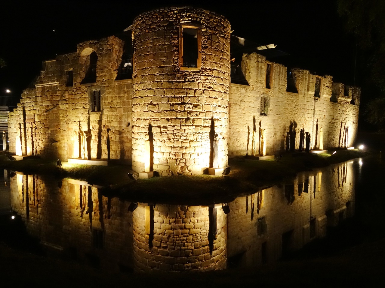 castle bad vilbel mirroring free photo