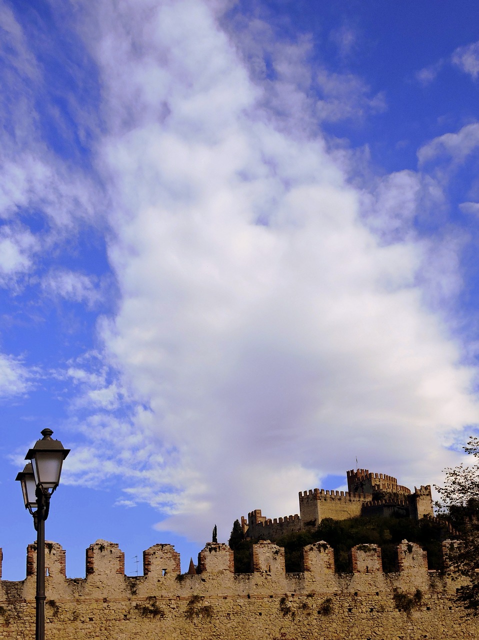 castle wall cloud free photo