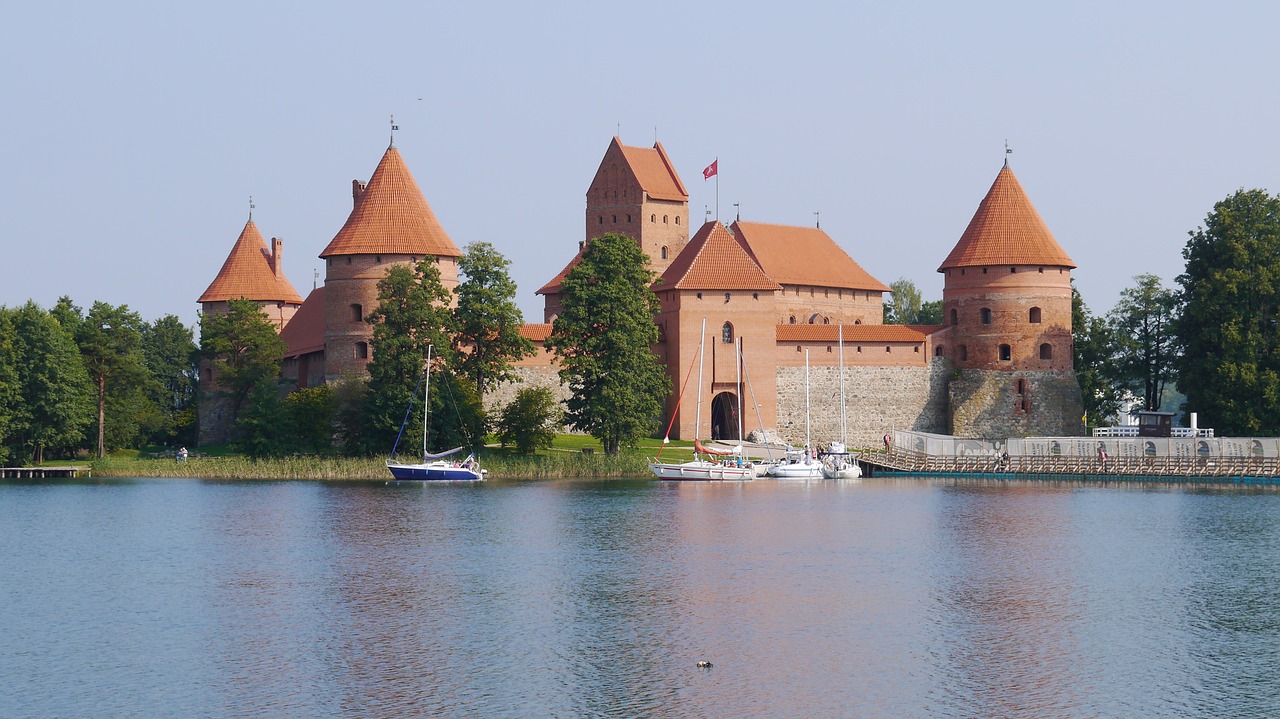 trakai castle lake europe free photo
