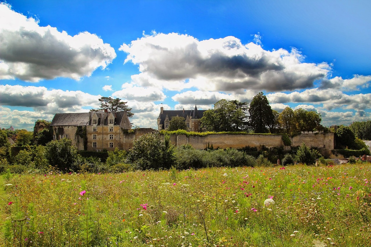 Замок в деревне. Деревня Скай. Castle Village. City Village. Village and City photo.