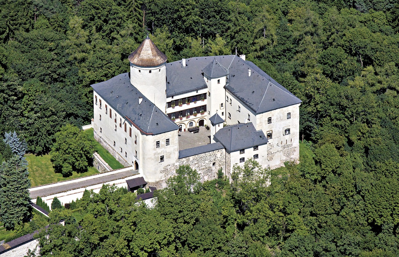 castle rychumburk aerial view free photo
