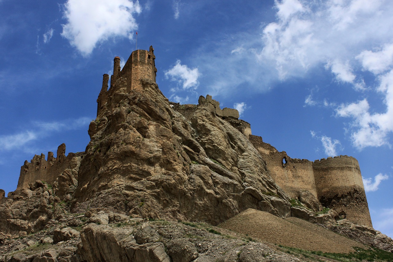 castle rocky castle of hosap free photo