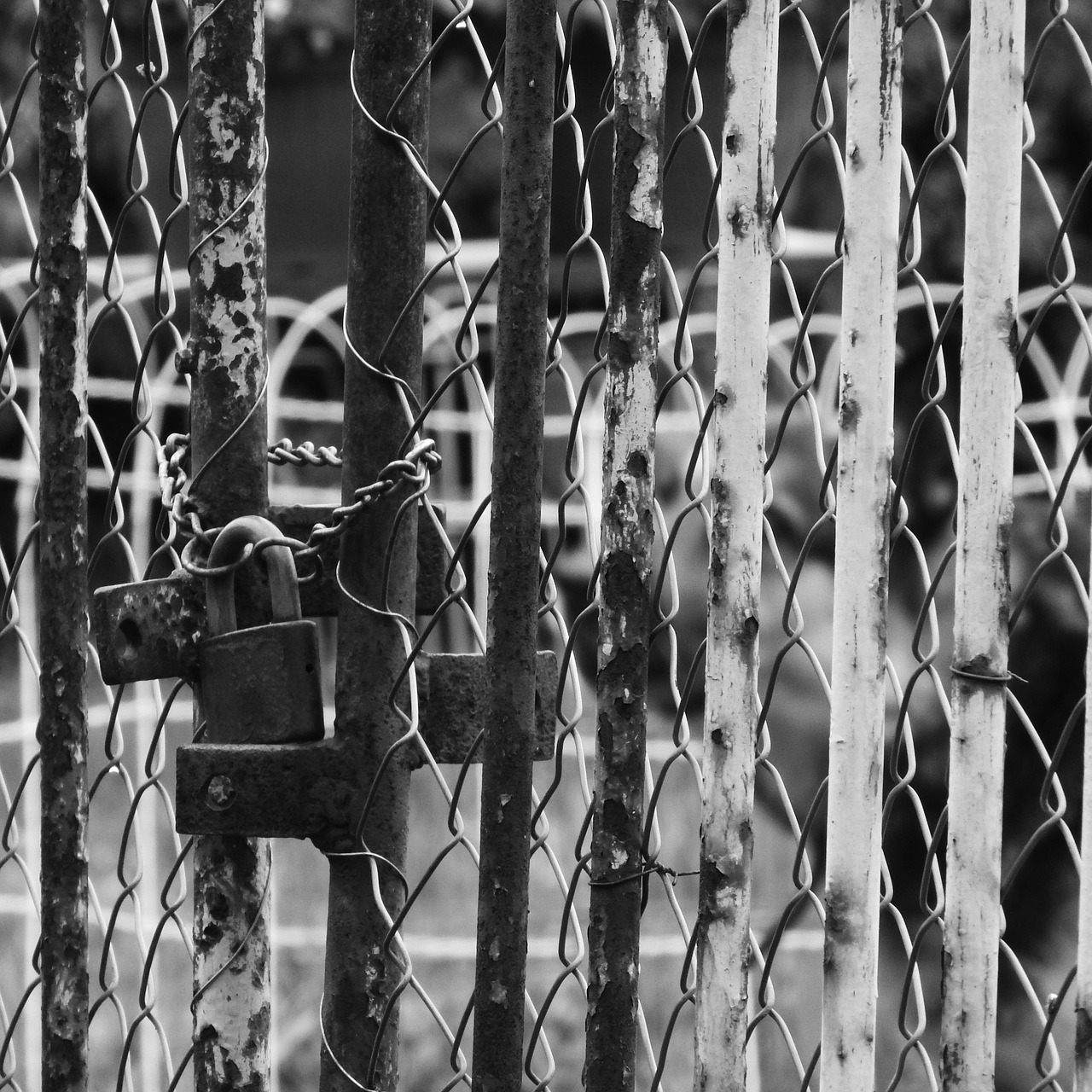 castle rusty locked gate gate free photo