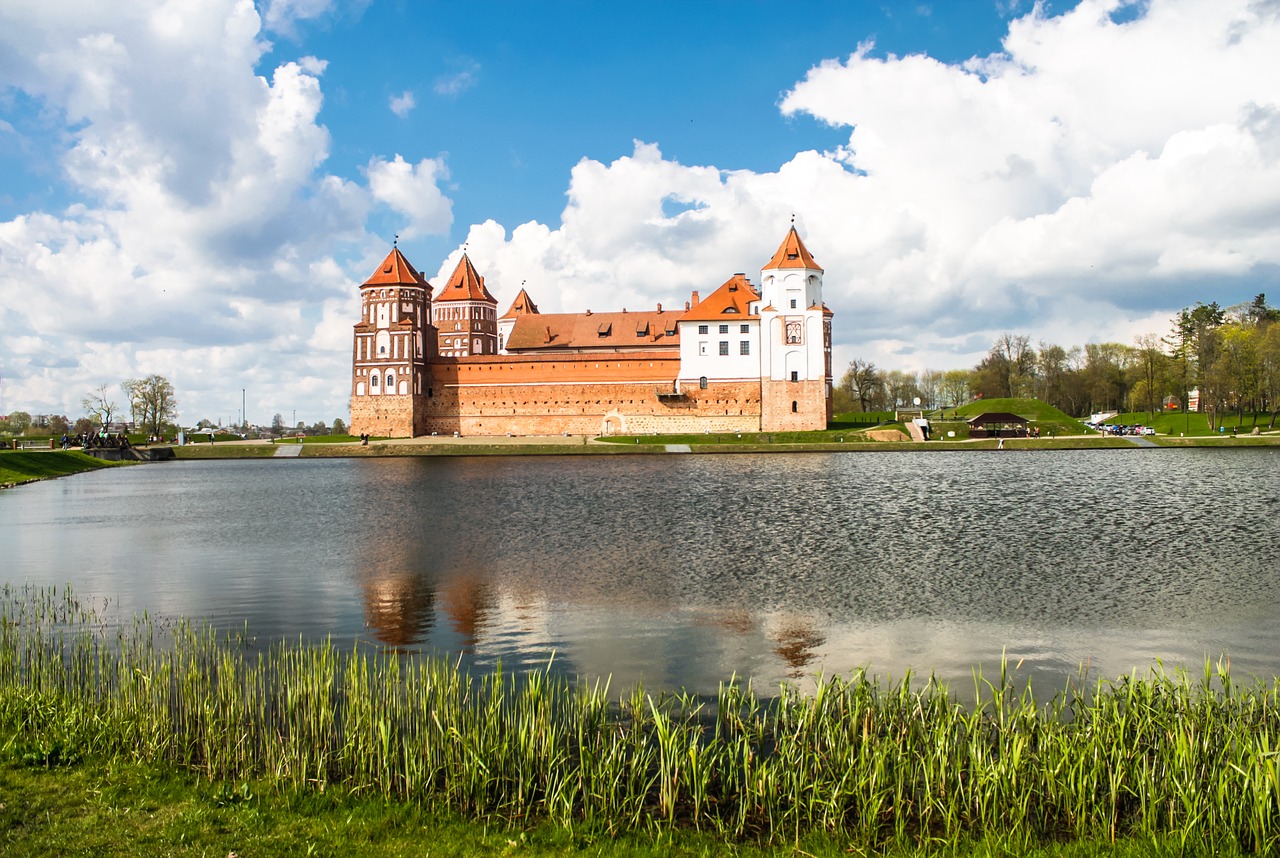 castle palace architecture free photo