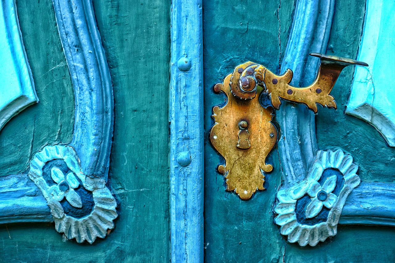 castle blue door free photo