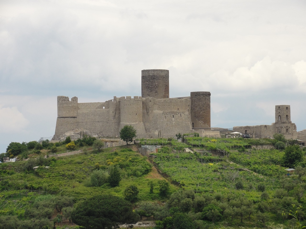 castle letters naples free photo