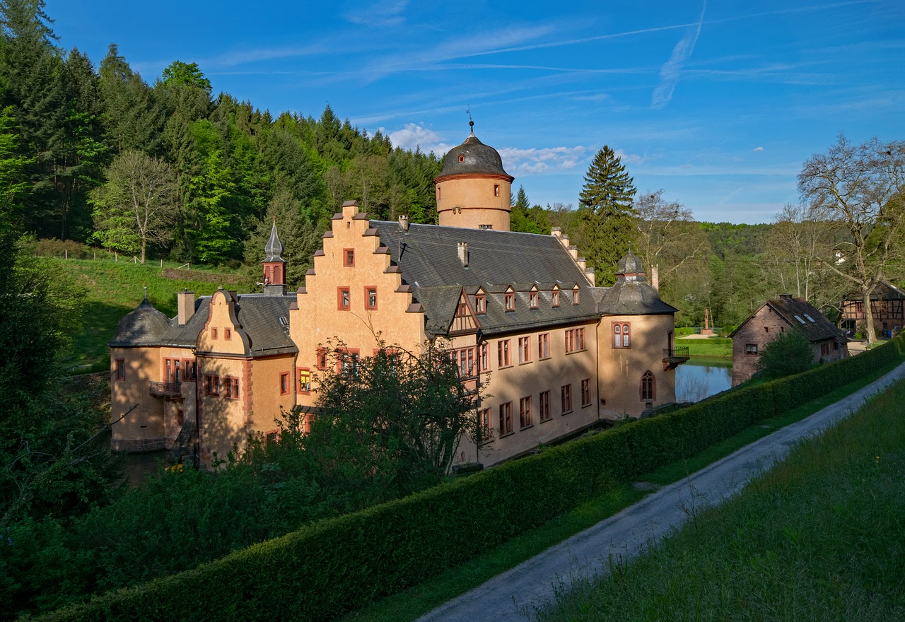 castle mespelbrunn bavaria free photo