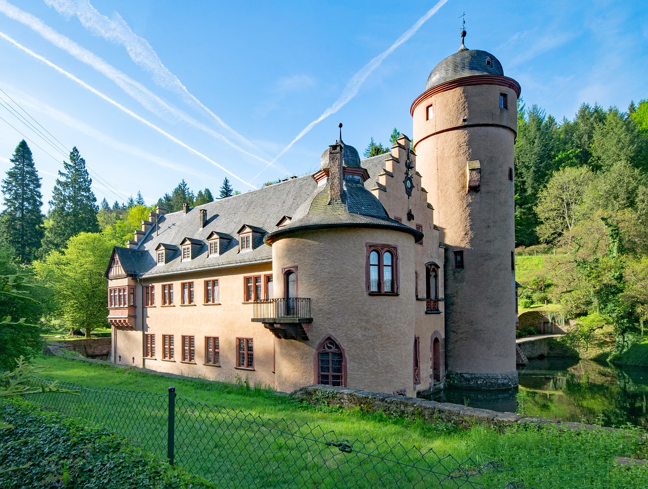 castle mespelbrunn bavaria free photo