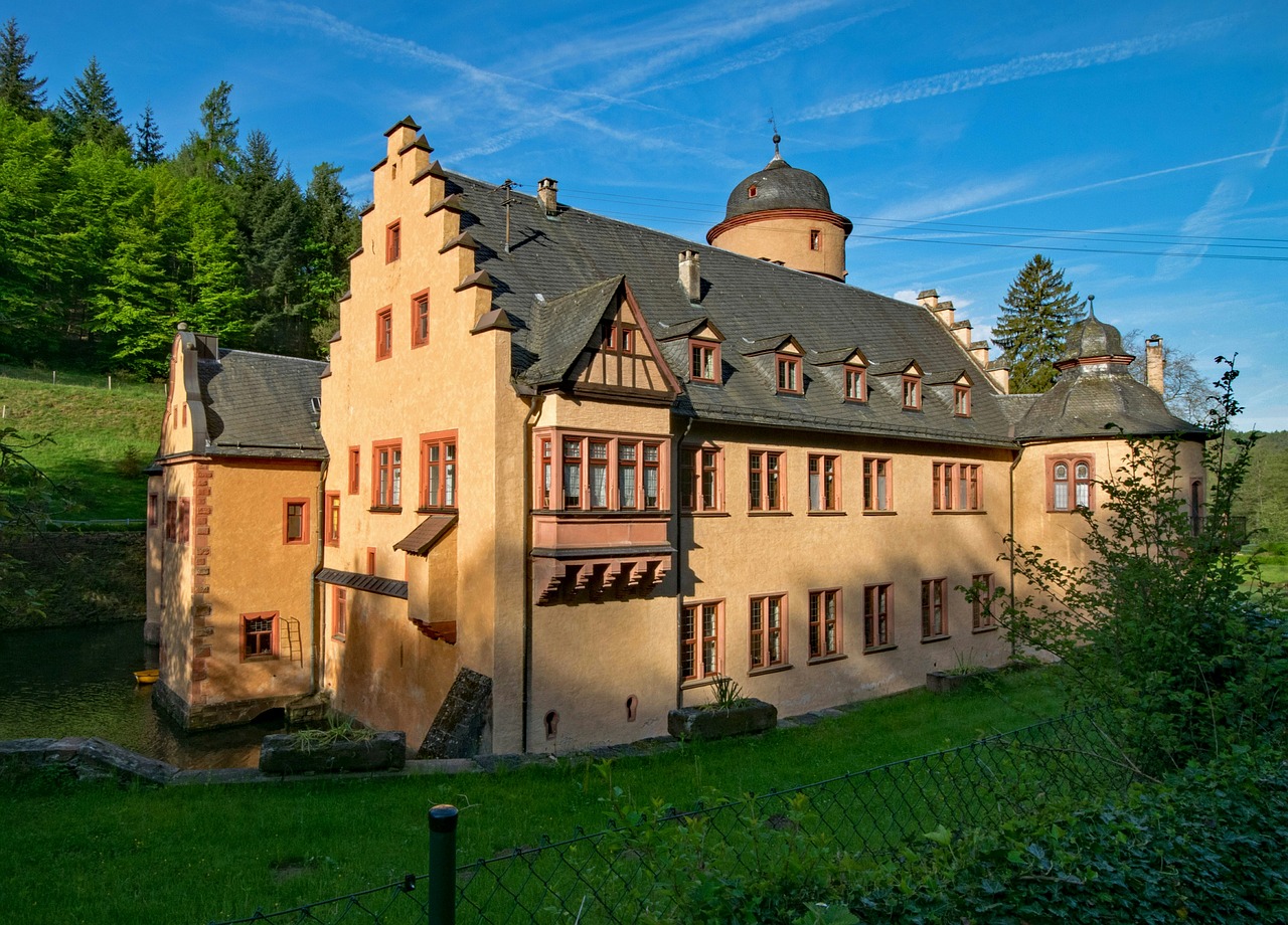 castle mespelbrunn bavaria free photo