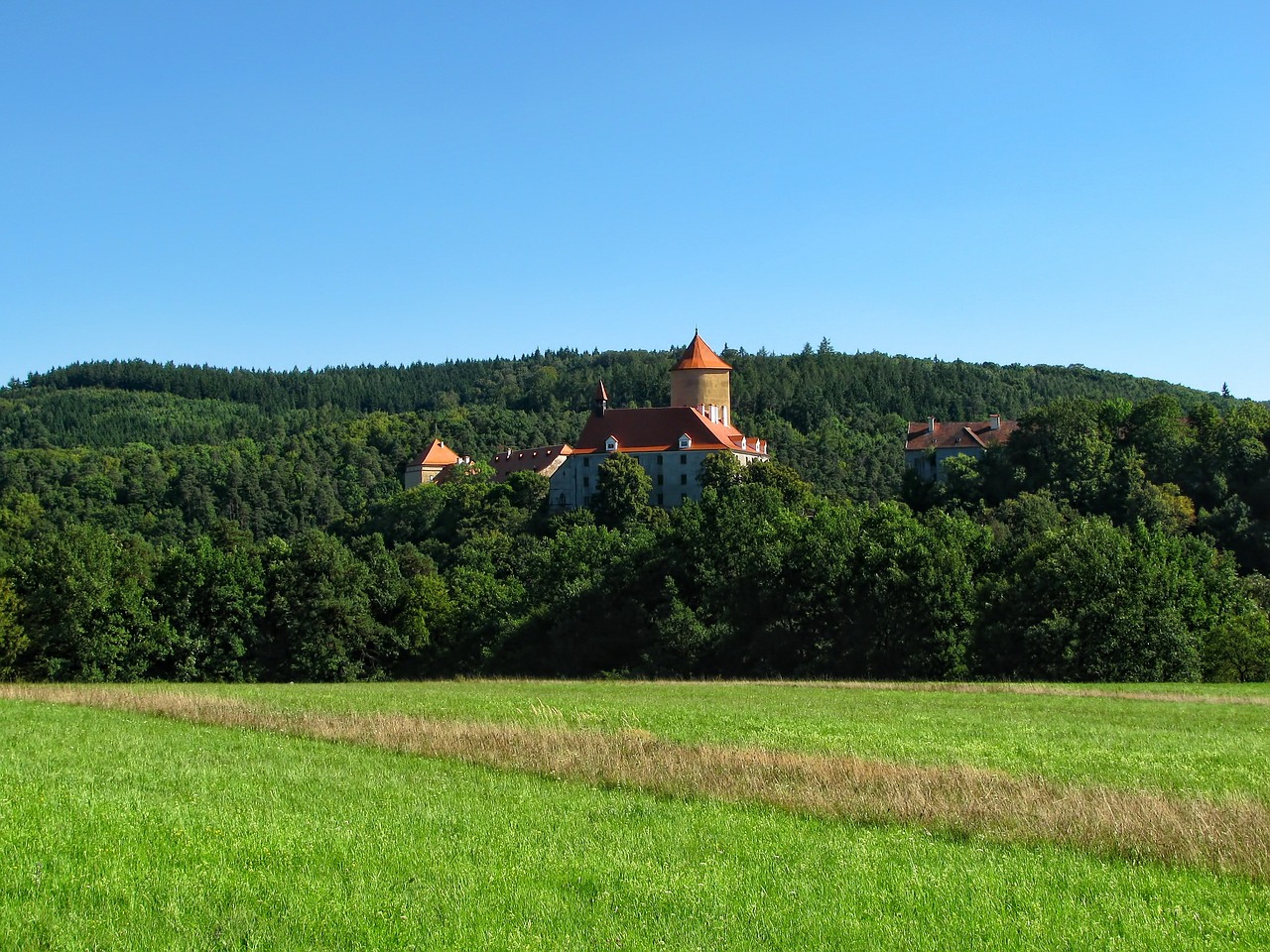 castle historical building free photo