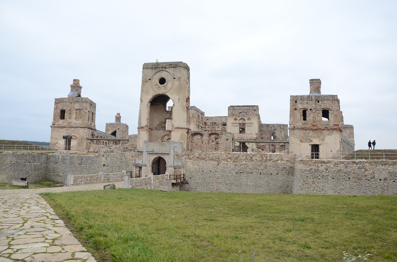 castle monument poland free photo