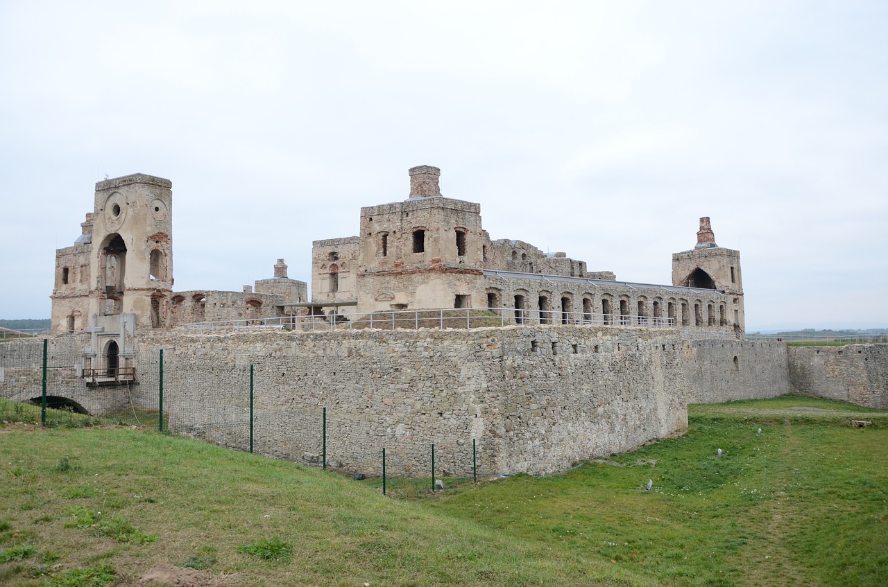 castle monument poland free photo