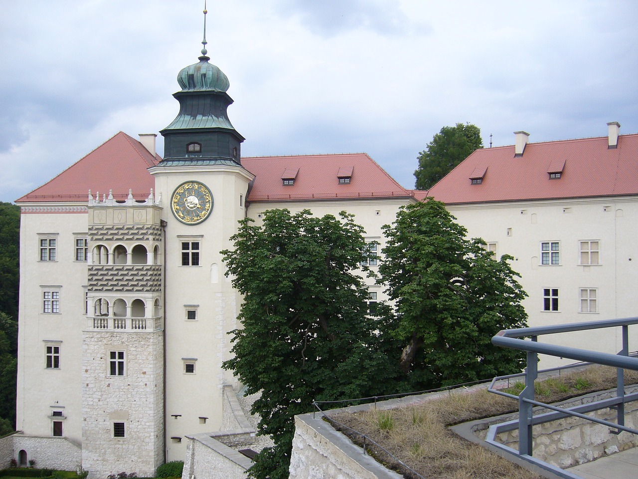 castle pieskowa skała castle the museum free photo