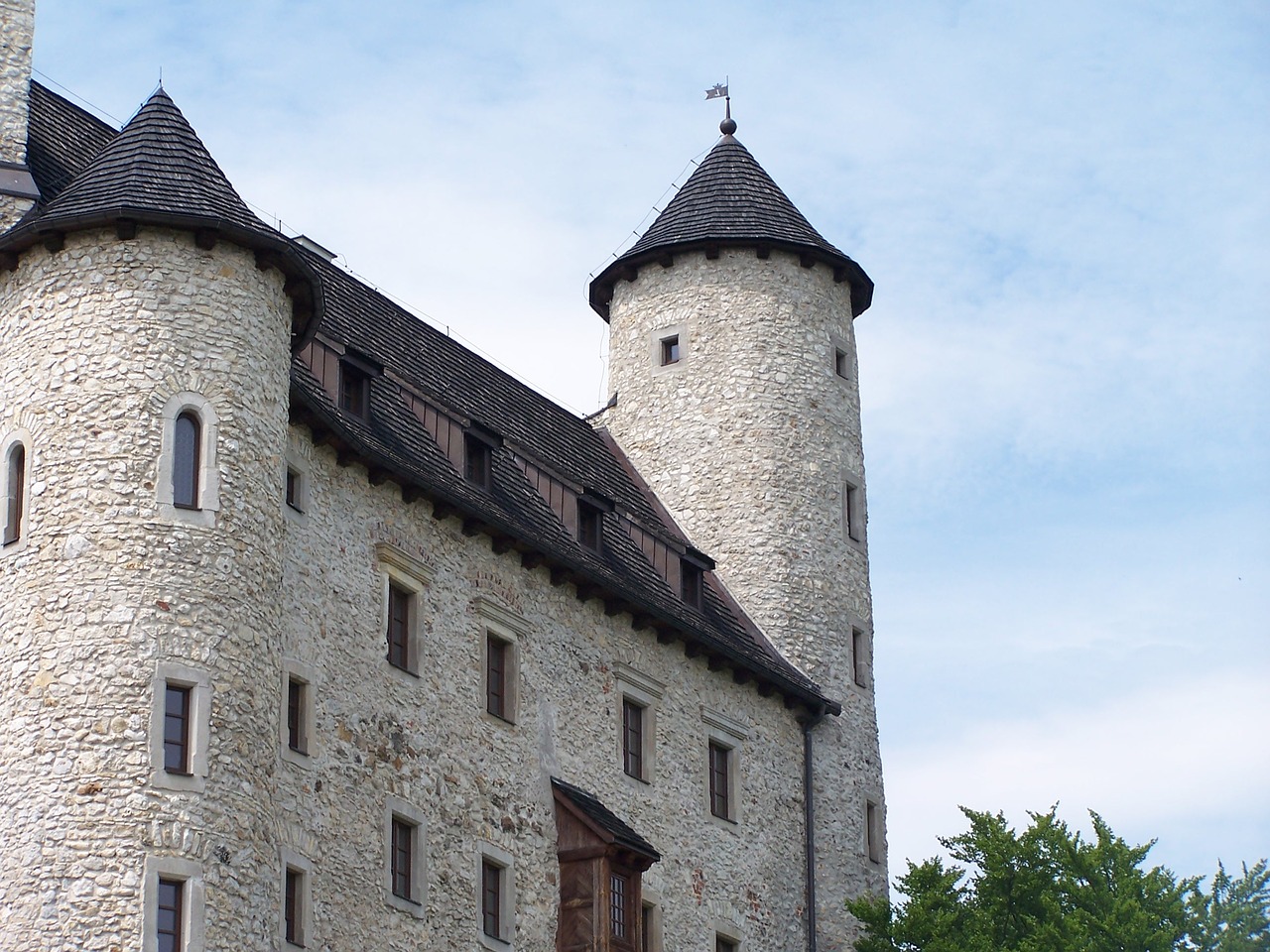 Castle,restored,bobolice,poland,free pictures - free image from needpix.com