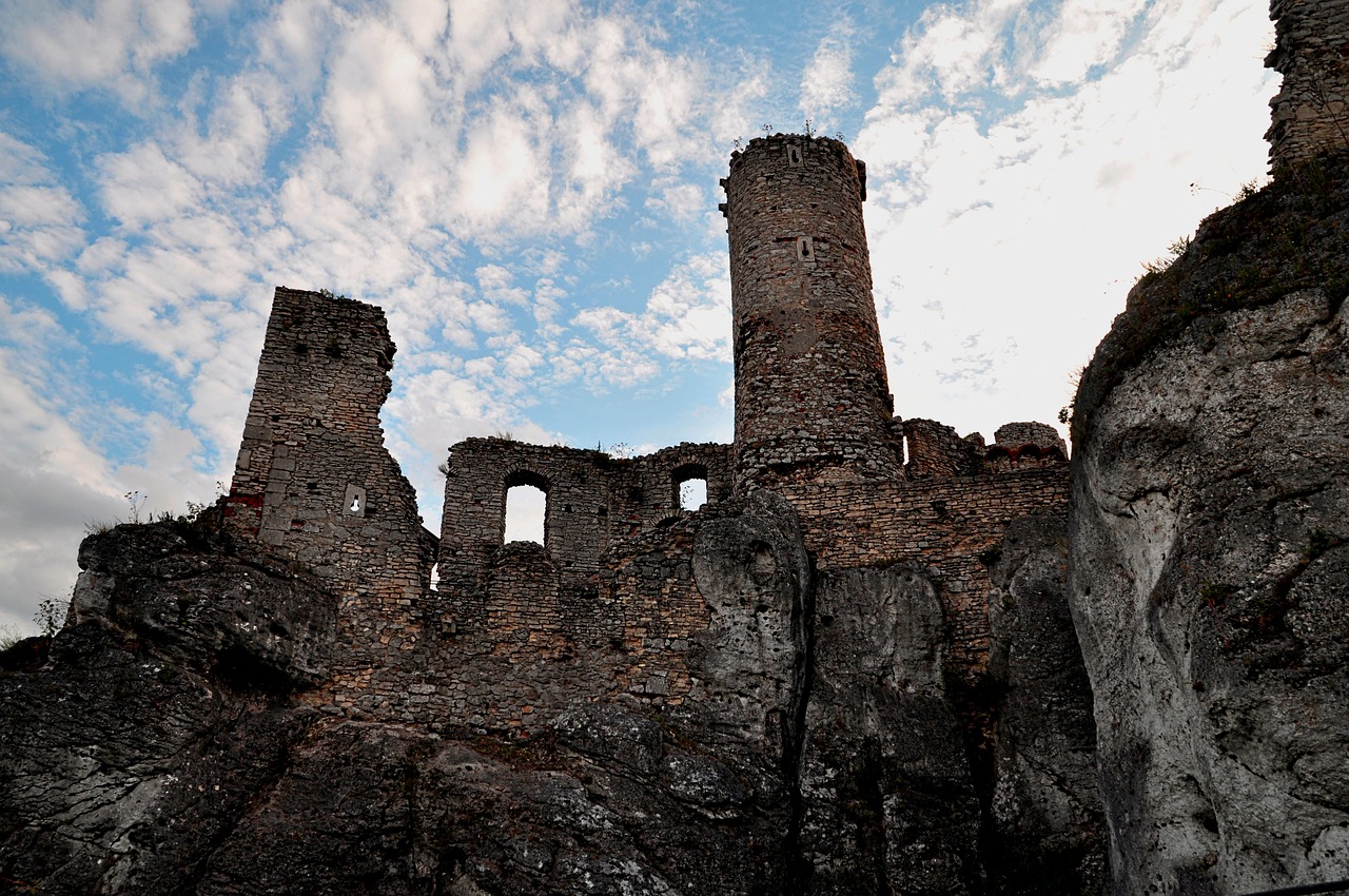 castle the ruins of the ogrodzieniec free photo