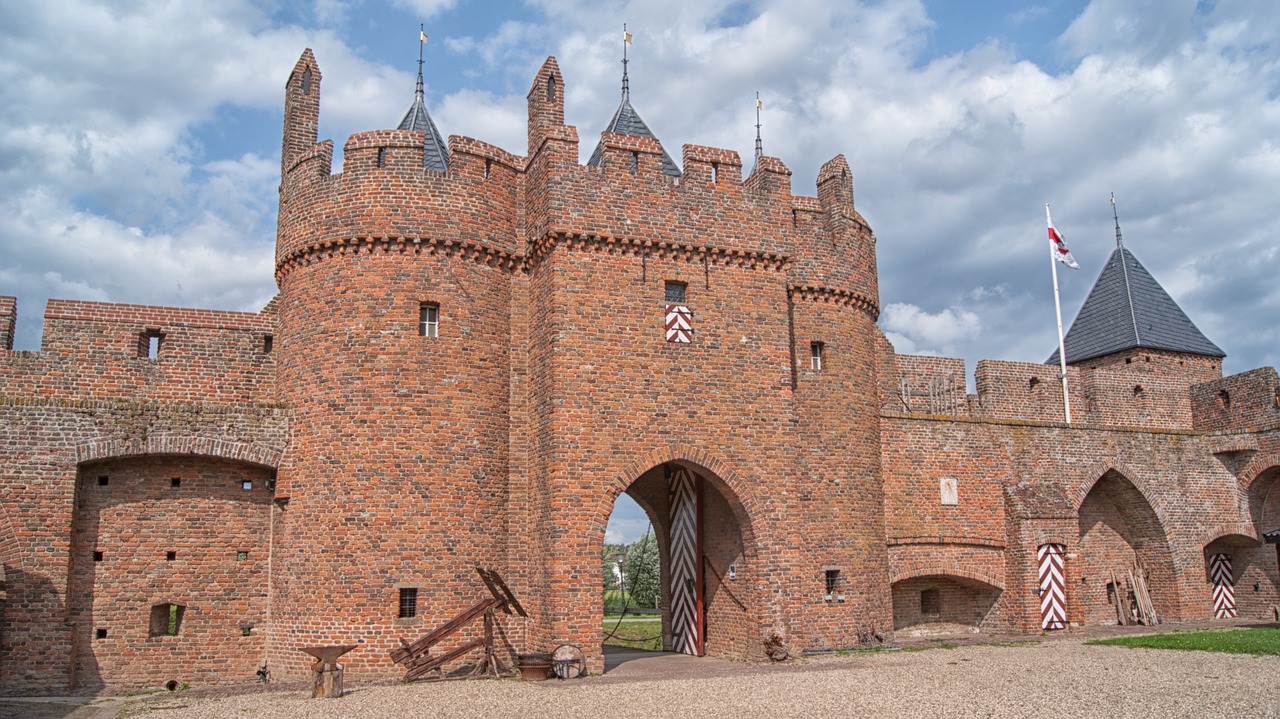 castle castle doornenburg old free photo