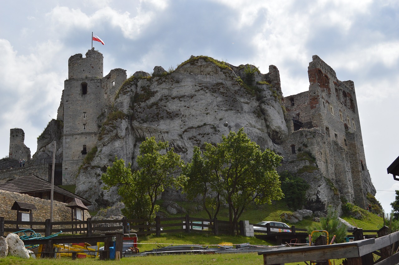 castle poland ogrodzieniec free photo