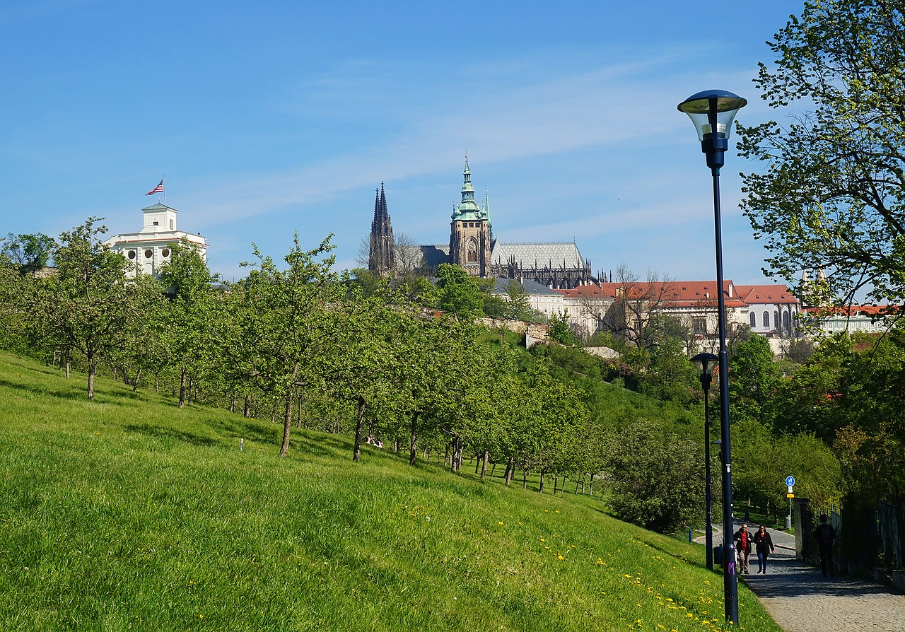 castle  prague  czechia free photo