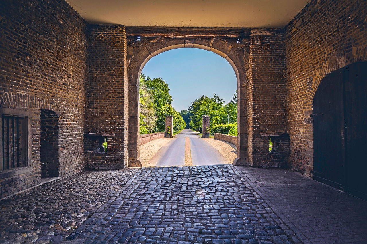 castle  entrance  architecture free photo