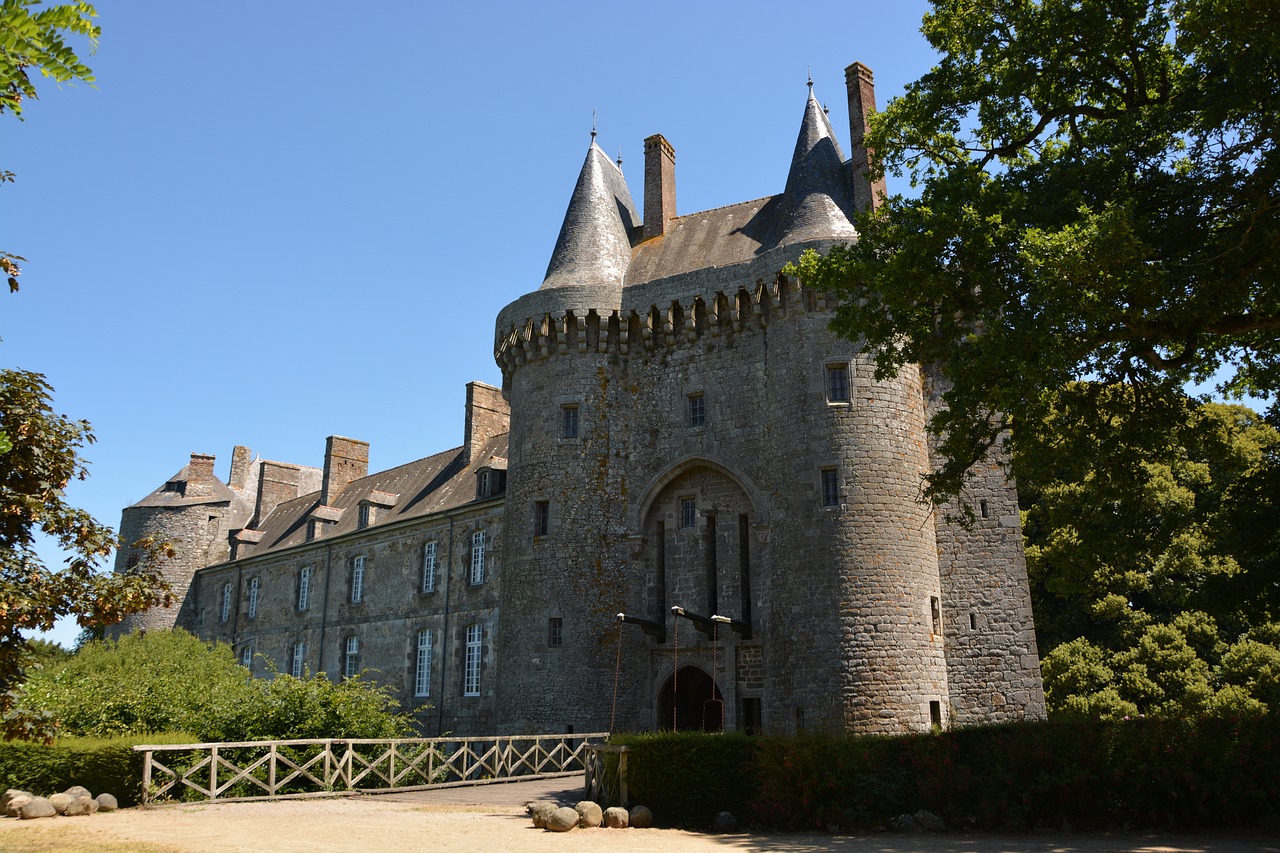 castle  castle of montmuran  ille et vilaine free photo