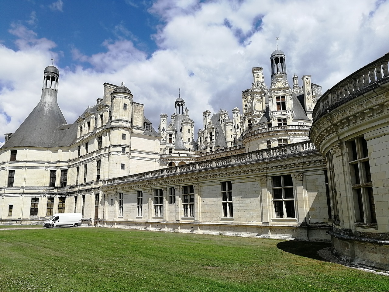 castle  chambord  loire free photo