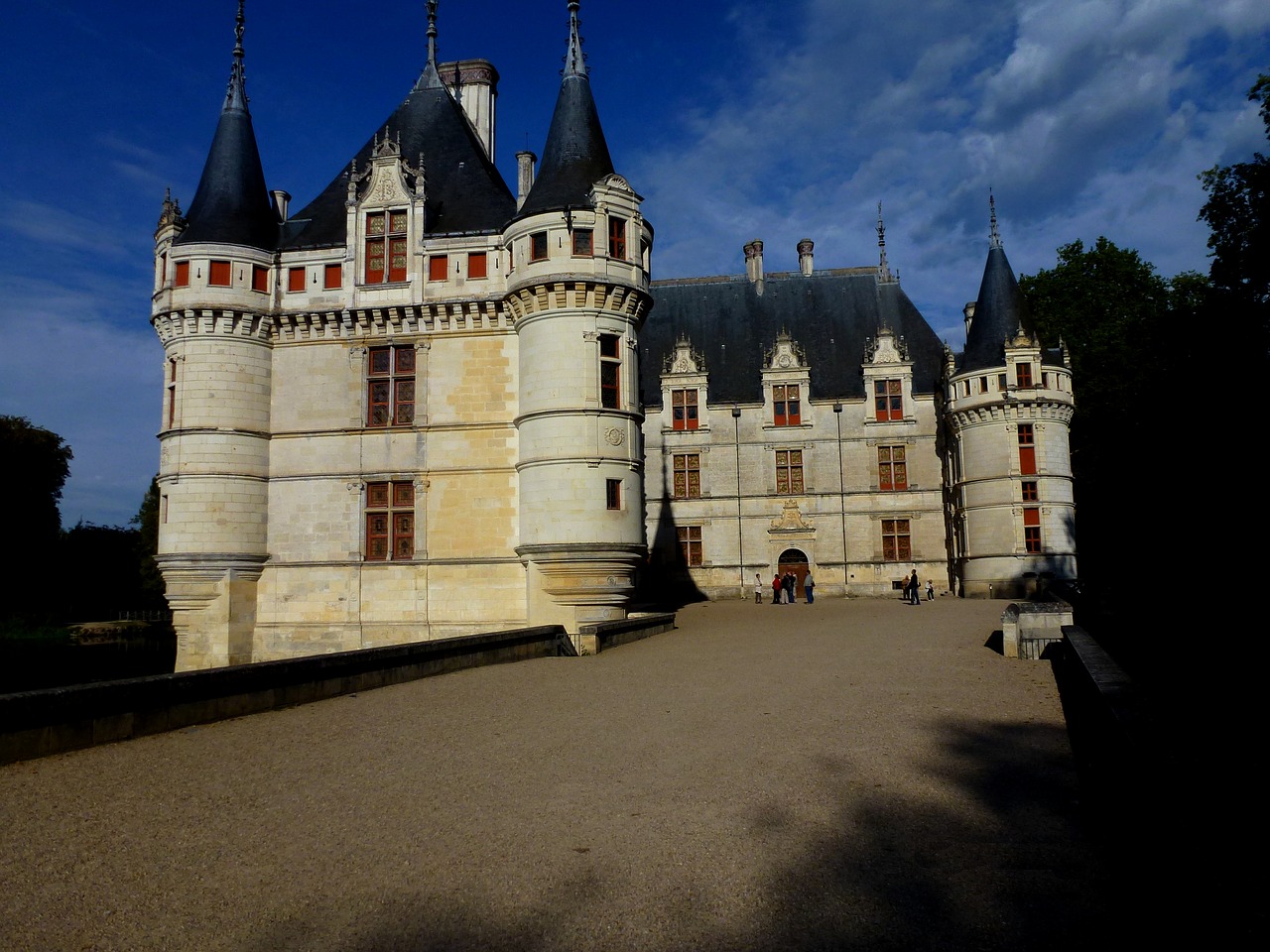 castle  azay curtain  architecture free photo