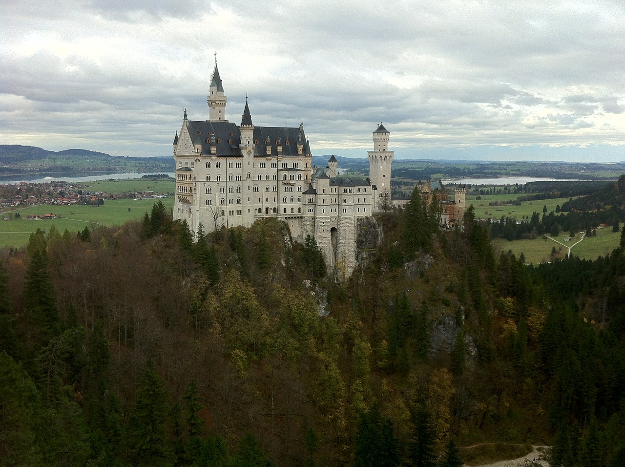 castle neuschwanstein landscape free photo