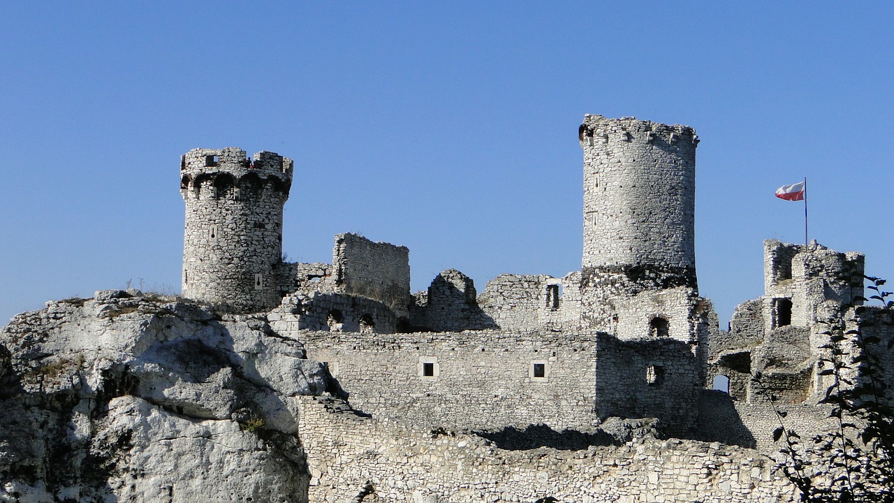 castle ogrodzieniec rocks free photo