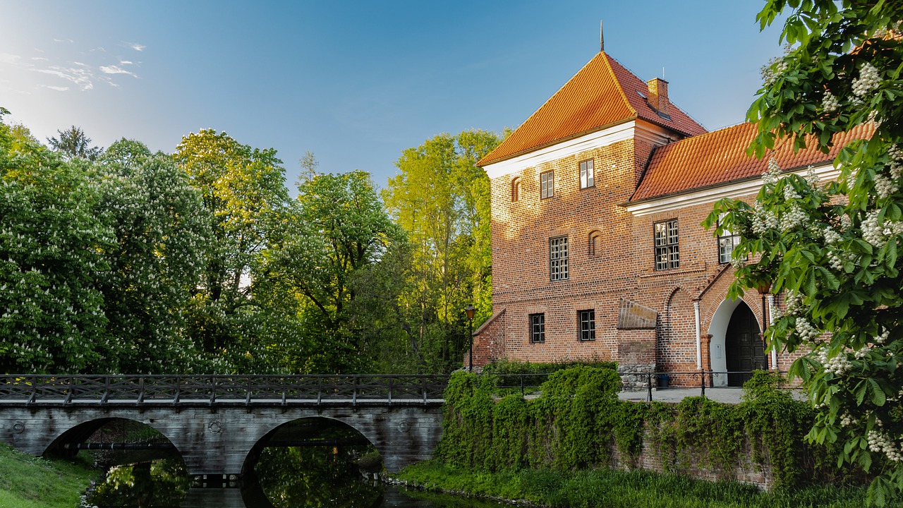 castle  moat  architecture free photo