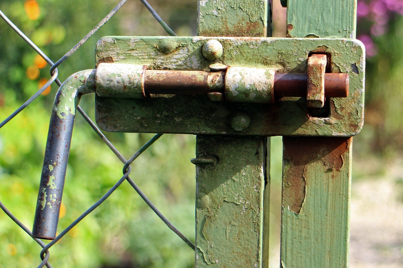 castle bolt metal free photo