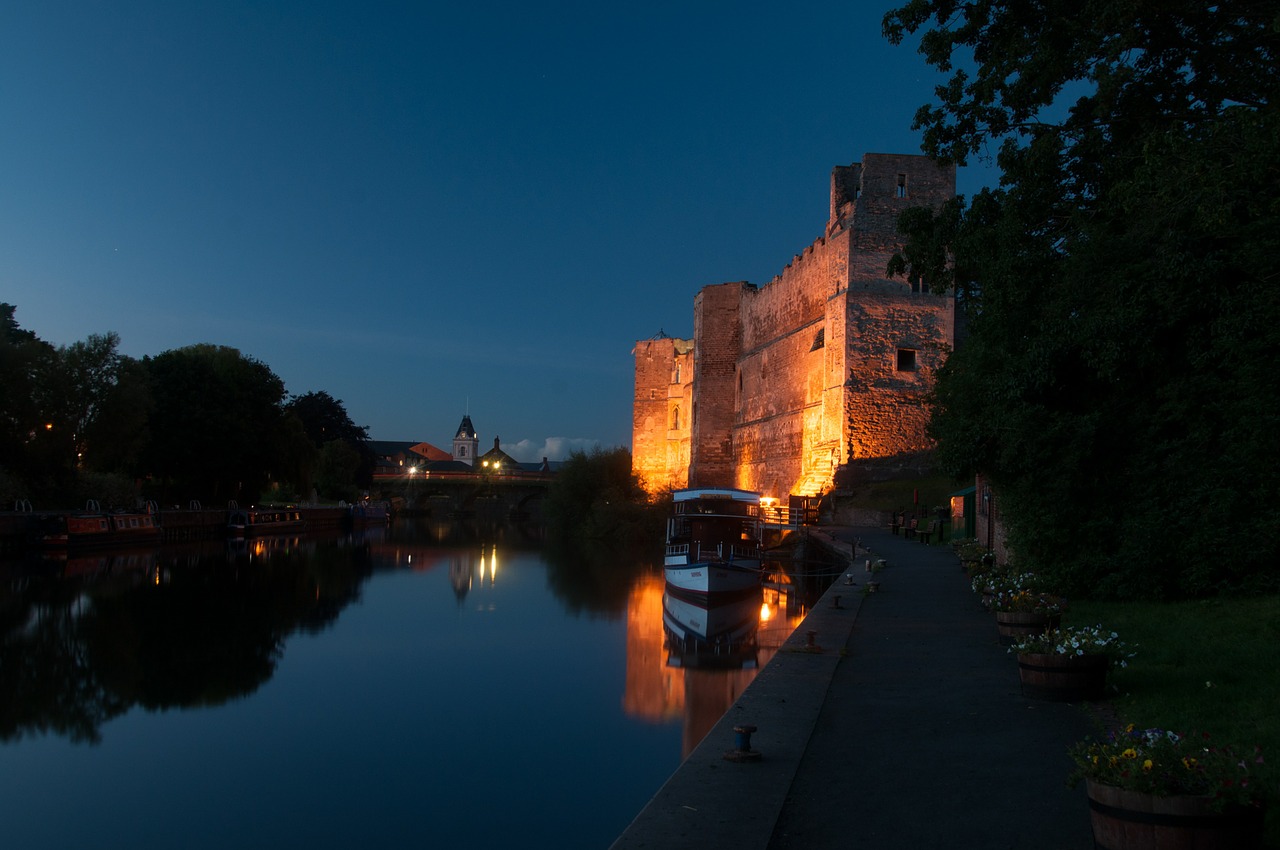 castle night trent free photo