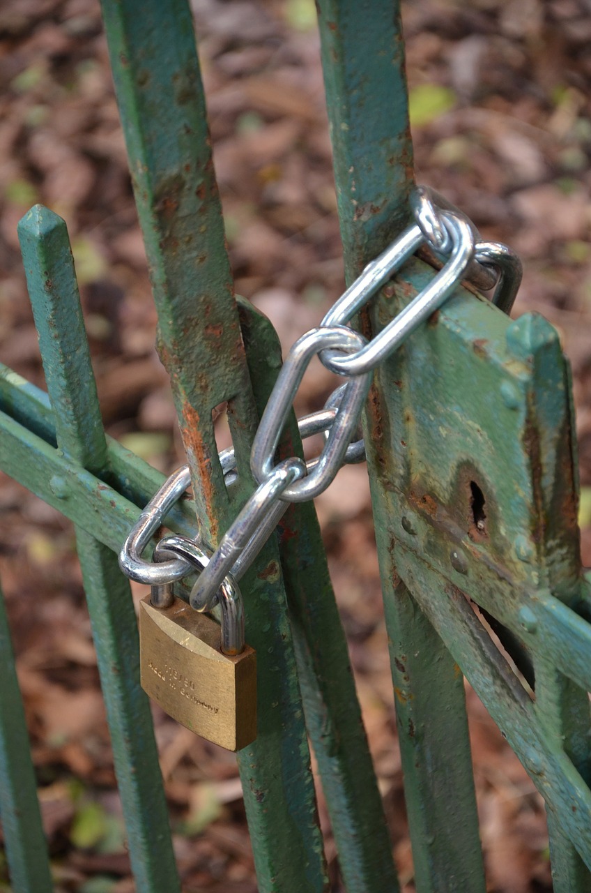 castle security fence free photo