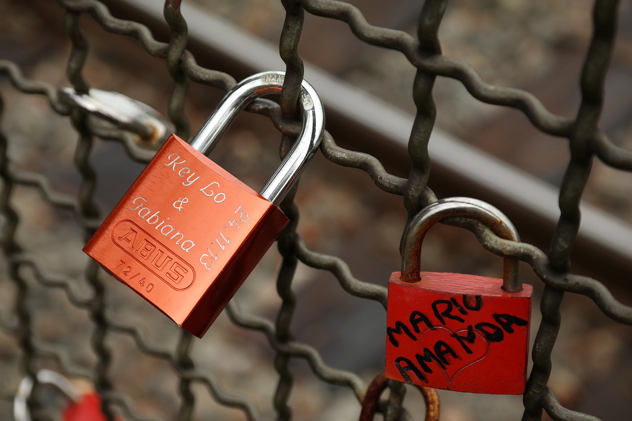 castle love love locks free photo