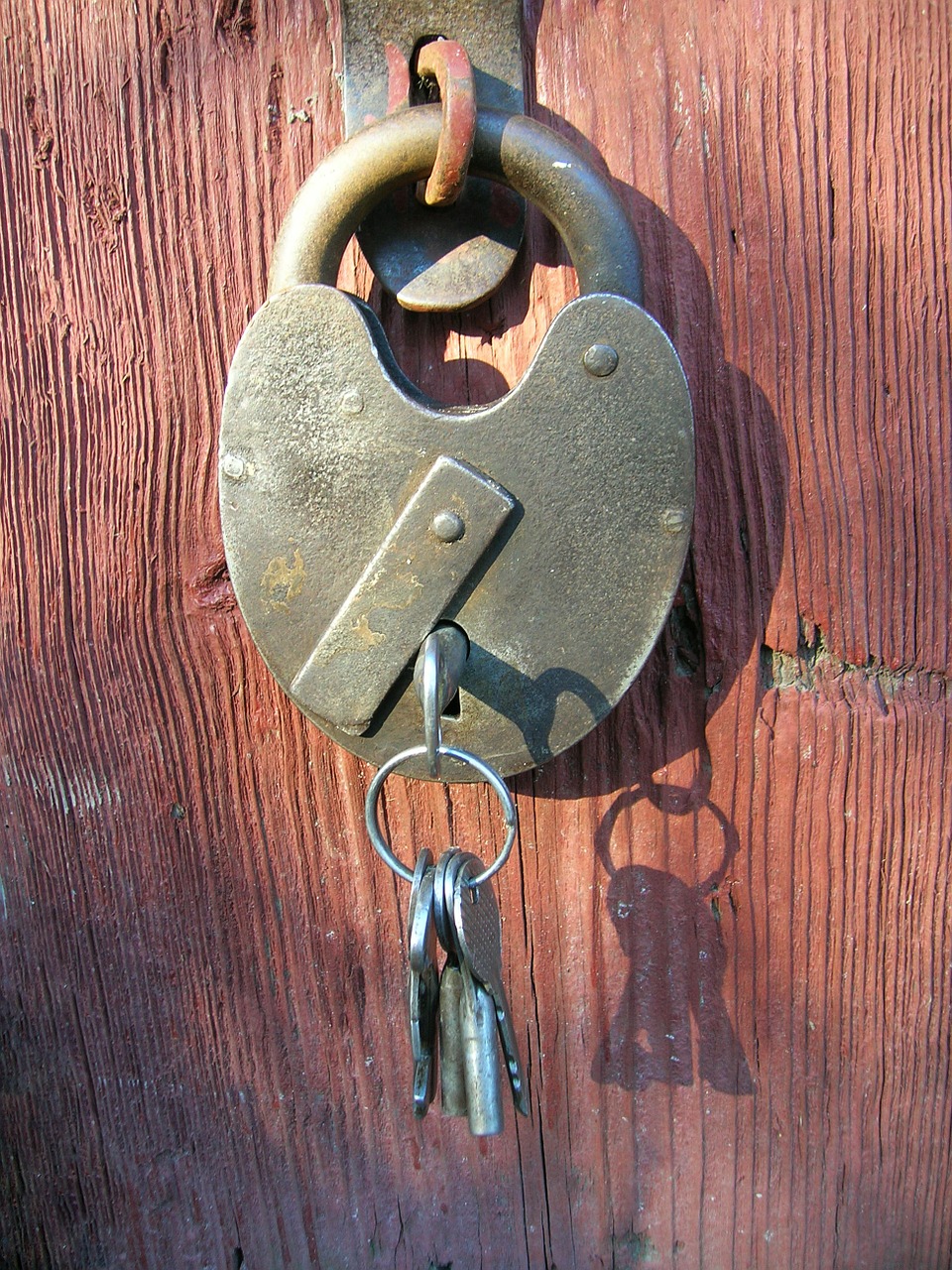 castle keys close free photo