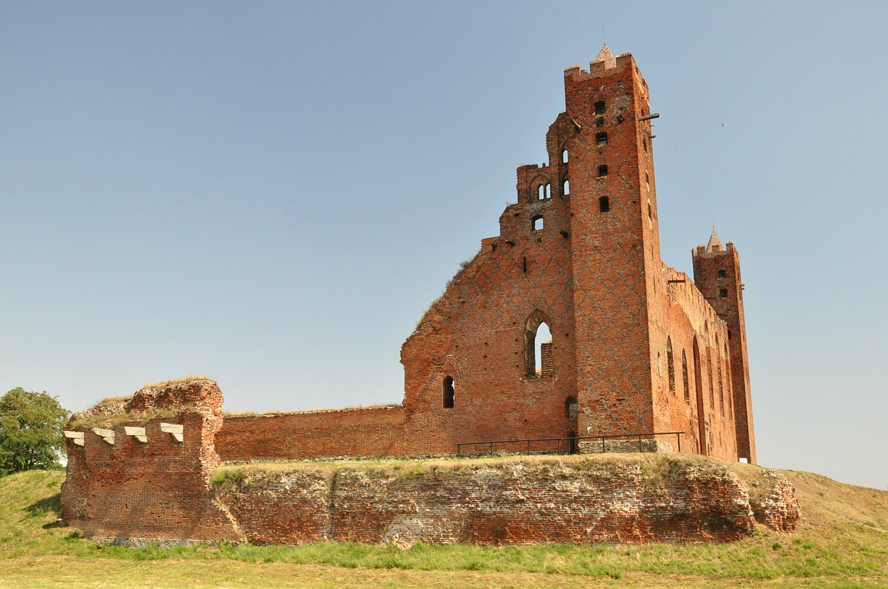 castle castle of the teutonic knights building free photo