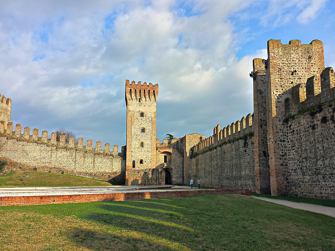 castle carrara este free photo