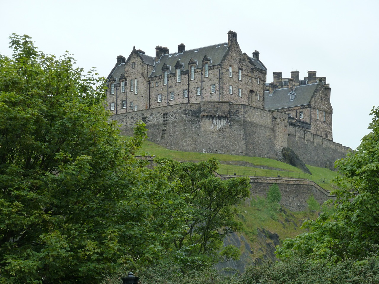 castle scotland edinburgh free photo