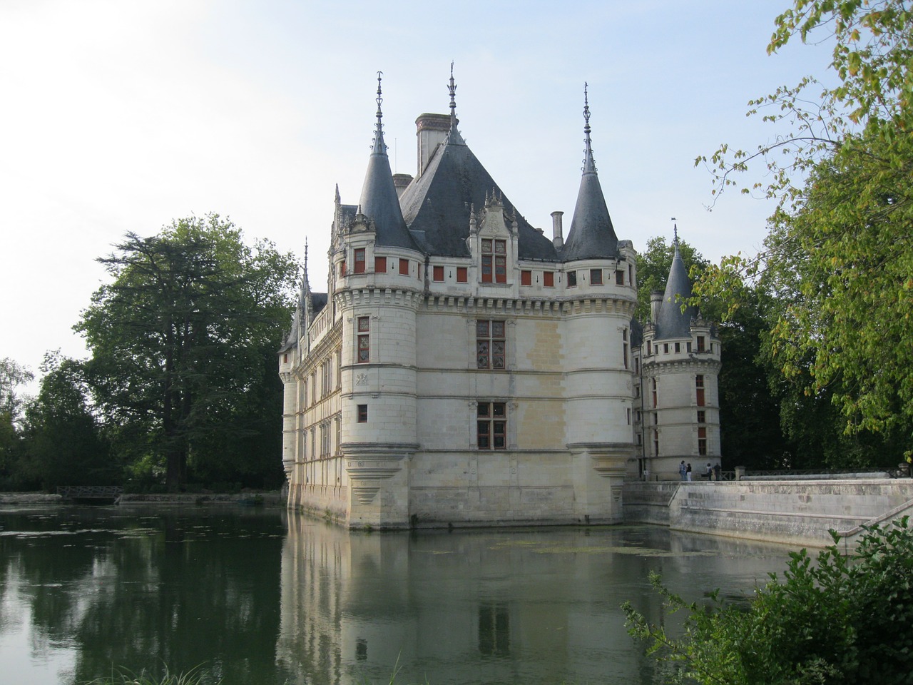 castle architecture azay-le-rideau free photo